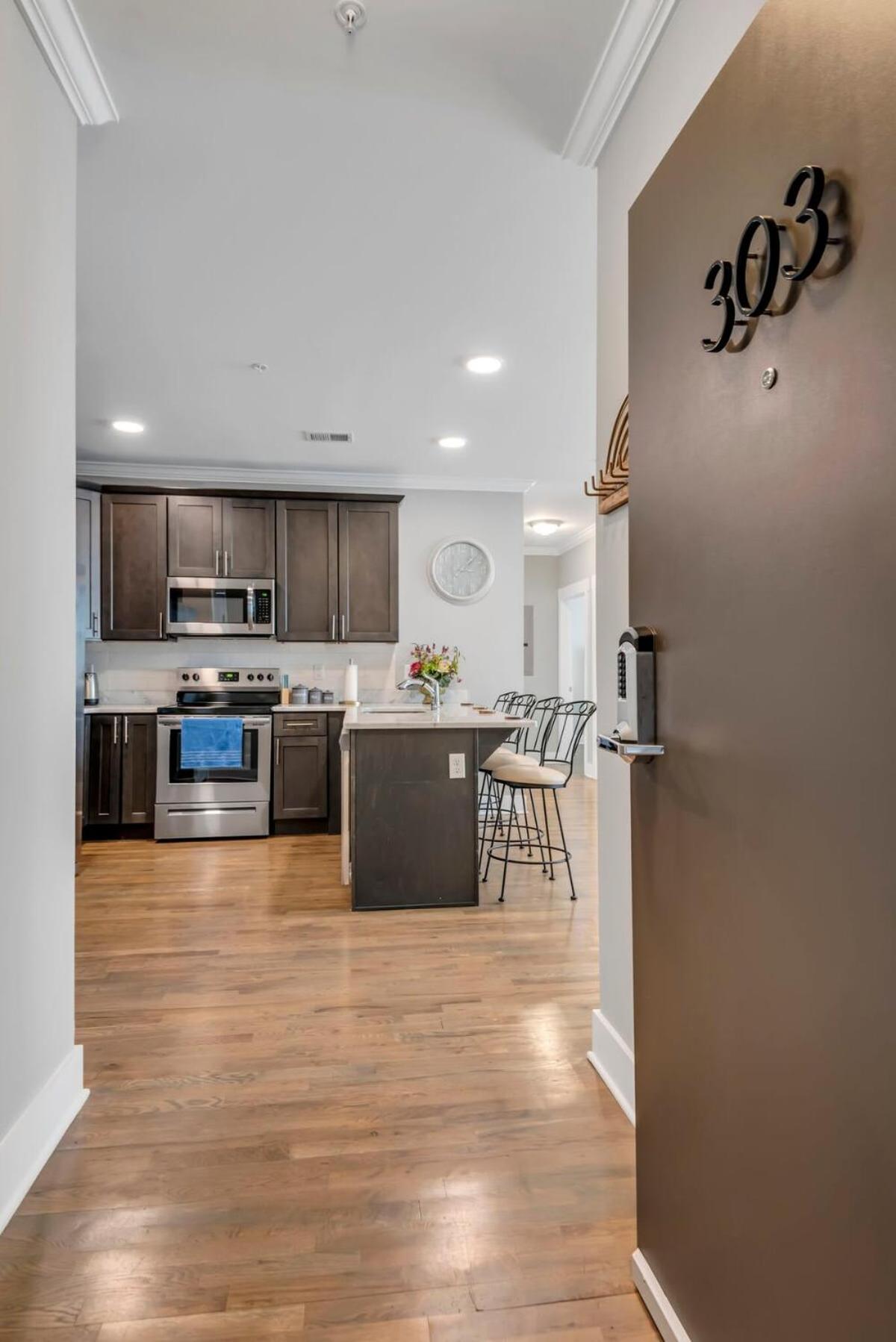Modern Nations Condo - Walkable - 5 Mi Downtown Нашвил Екстериор снимка